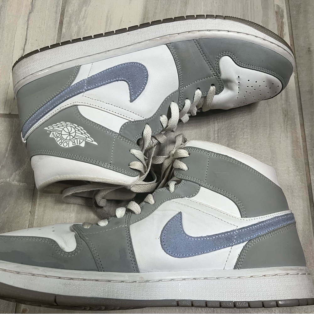 Men’s size 11 Air Jordans Mid